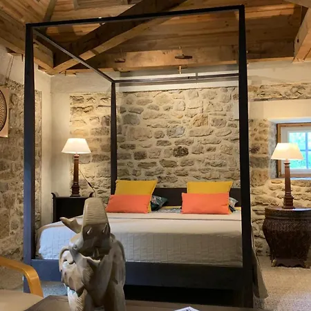 Le Moulin Du Boisset Nocleg ze śniadaniem 3*